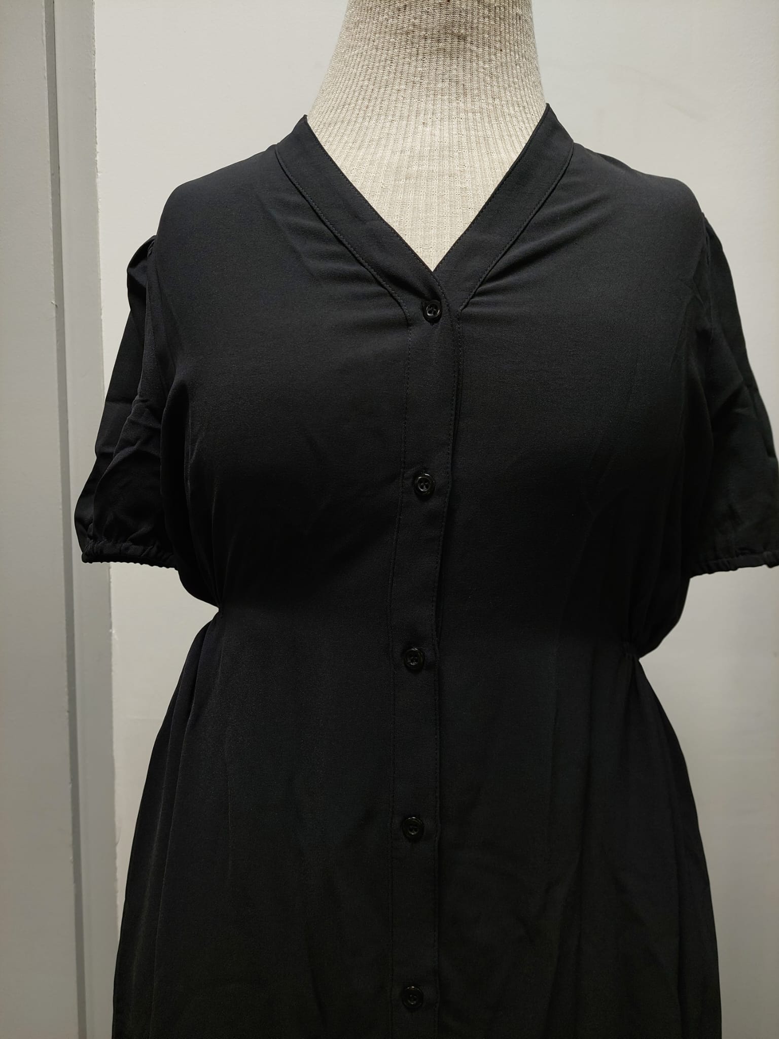 Petite robe noir fluide Comme neuf - Vue 3 - 